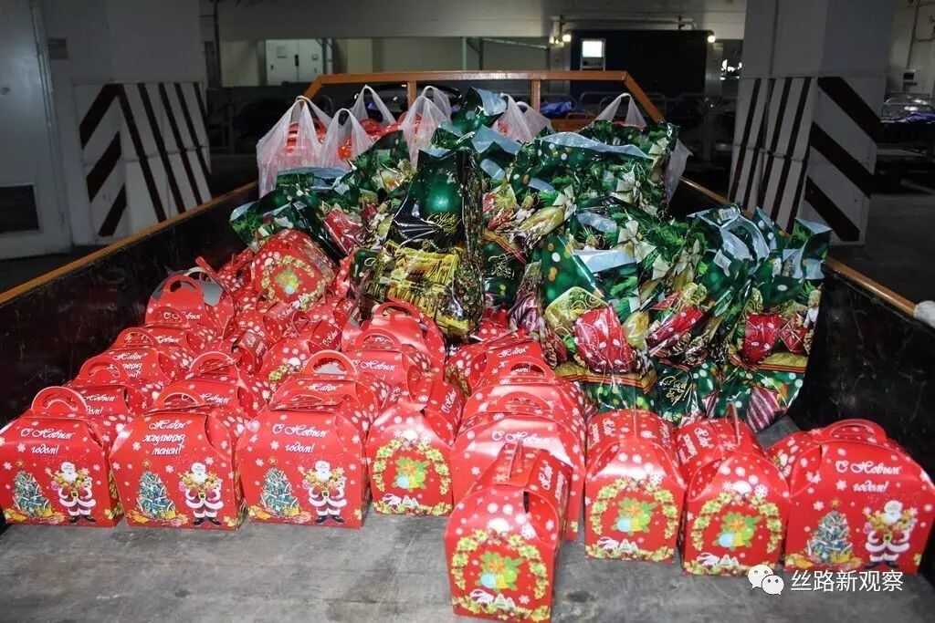 新年惊喜 吉尔吉斯斯坦机场给乘客送礼物