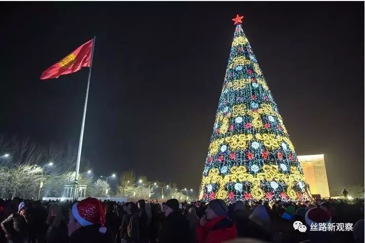 通向2017年倒计时开始！ 比什凯克张灯结彩 进入“新年时间
