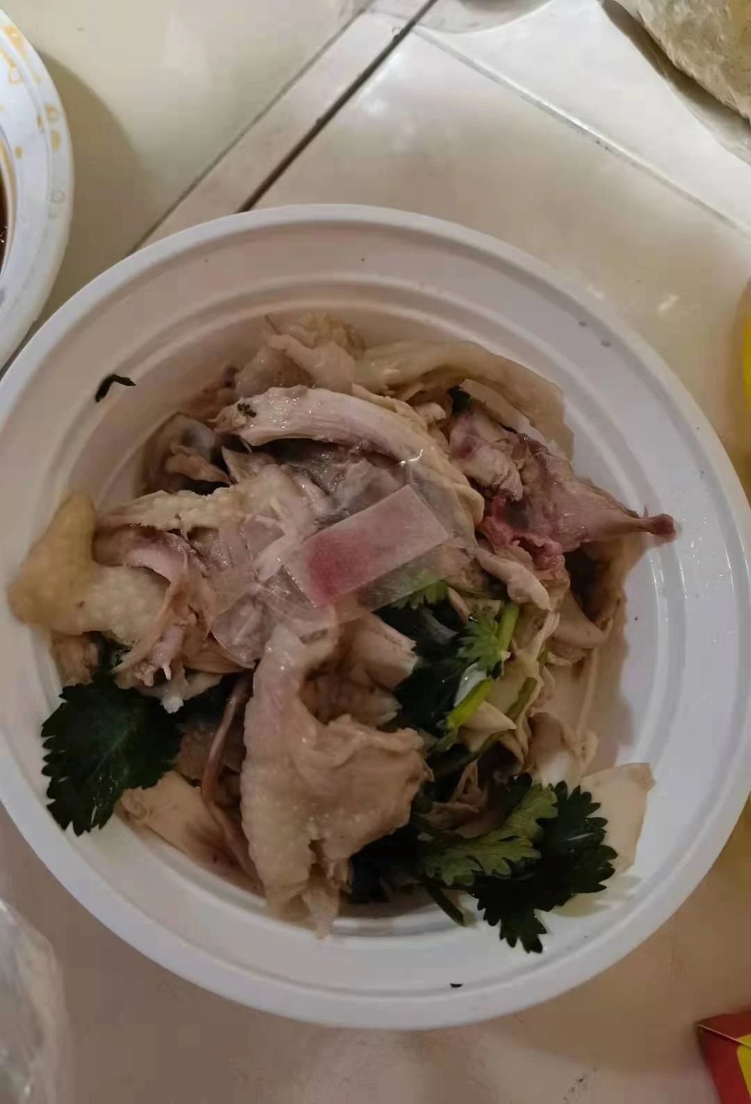 曝老乡鸡吃出创可贴
