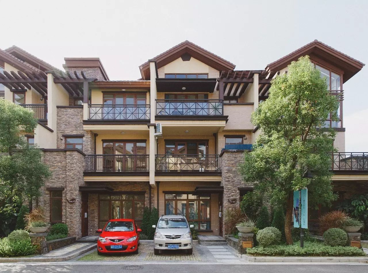 ktv温泉5房9床花海联排别墅