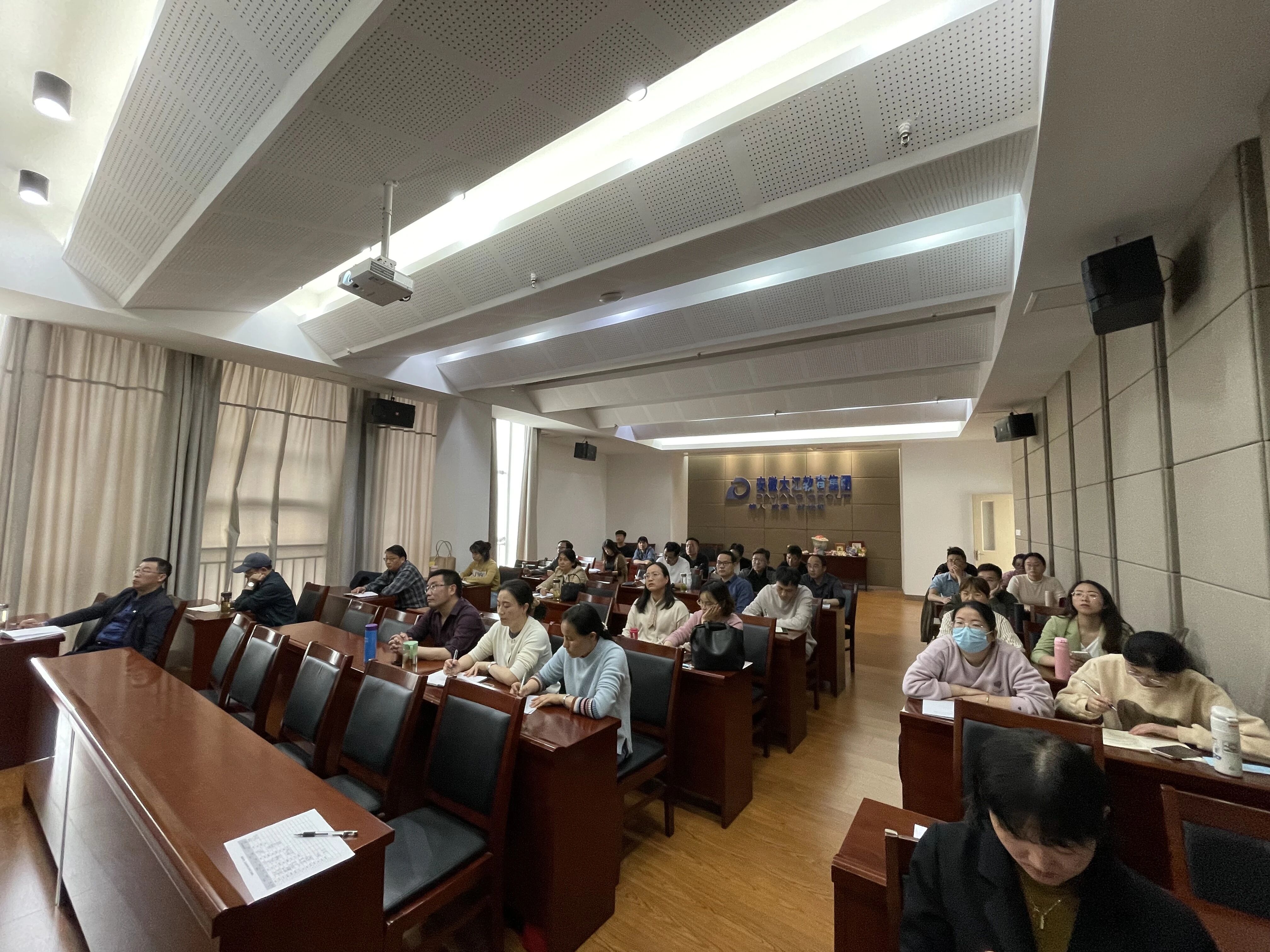 加强精品课建设,提升育人品质 ——我校开展在线精品课程建设培训