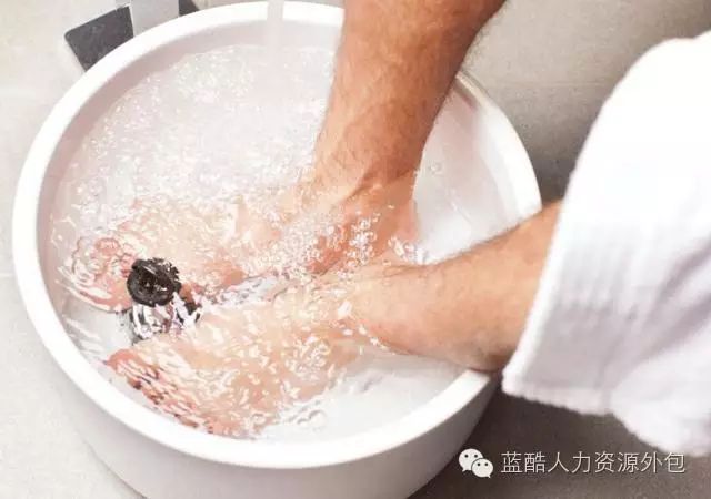 热水泡脚是养生也是慢性自杀，你泡对了吗？