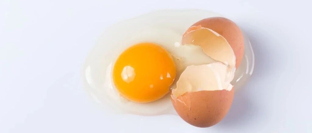 大量激素鸡蛋流入市场？超市里这种壳的鸡蛋，别再买了！