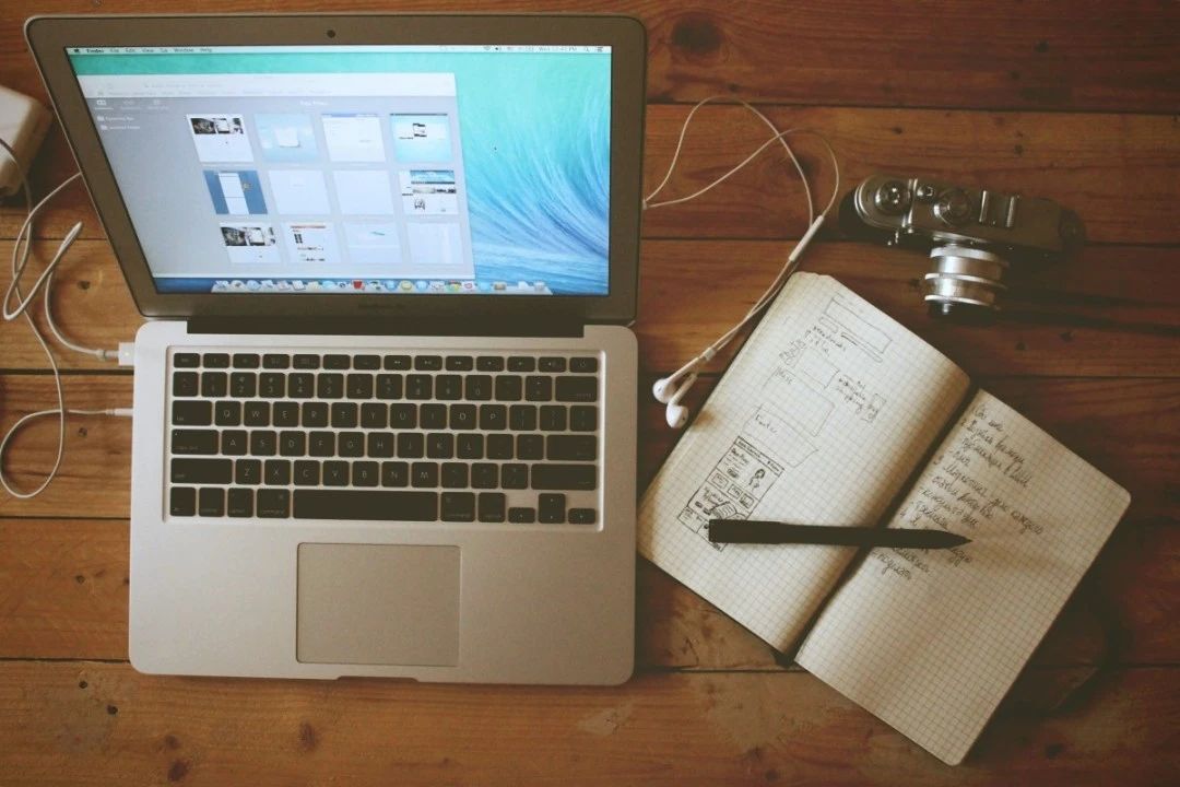 camera_notebook_laptop_headphone_pen-122 (1).jpg
