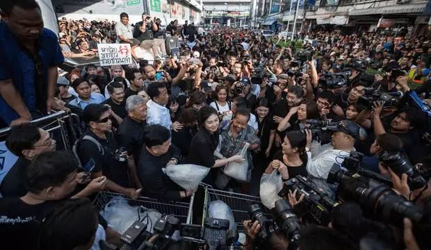 她曾是国家总理,如今却在街头卖大米...... - 超人 - xji630203525700水上人 她曾是国家总理,如今却在街头卖大米...... - 超人 - xji630203525700水上人