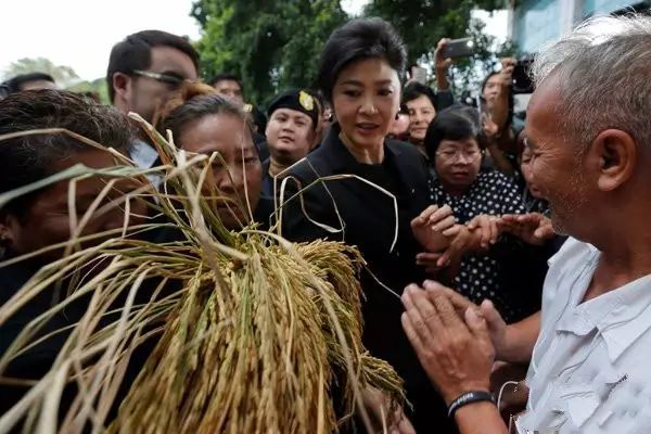 她曾是国家总理,如今却在街头卖大米...... - 超人 - xji630203525700水上人 她曾是国家总理,如今却在街头卖大米...... - 超人 - xji630203525700水上人