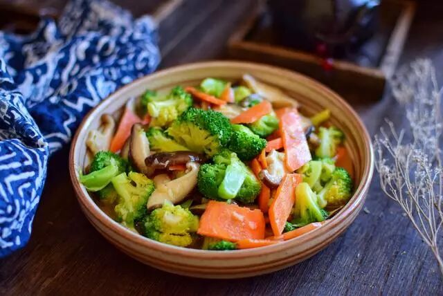 这菜越吃越瘦越吃越白，不用节食都能瘦一大圈！