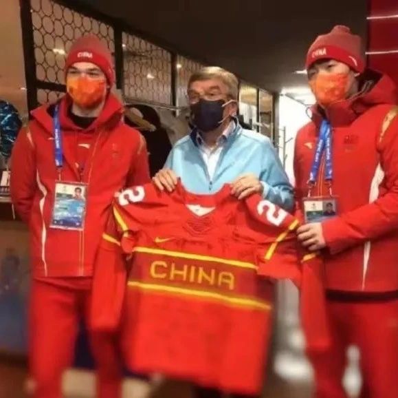 送巴赫队服！中国男冰队员接连发声：让世界记得我们来过......