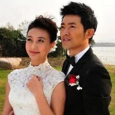 任泉宠了12年的妻子,原来是我们熟悉的歌手,难怪多年无绯闻