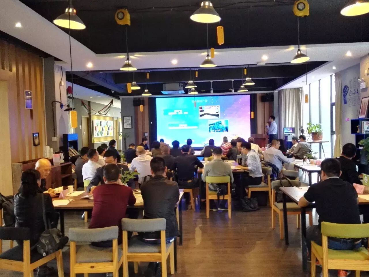 热烈祝贺博顿承办的2016海宁·杭州投资说明会圆满成功！