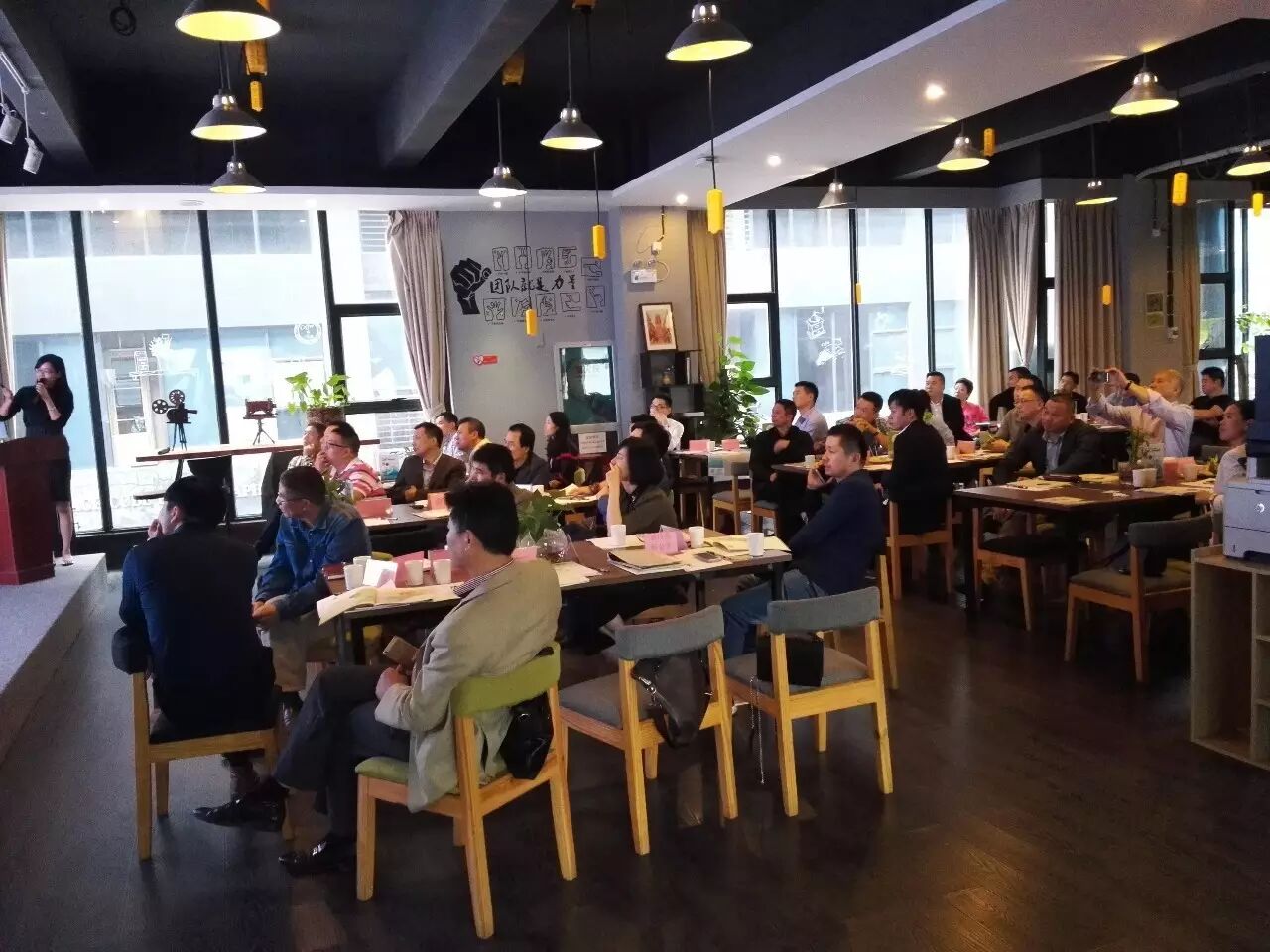 热烈祝贺博顿承办的2016海宁·杭州投资说明会圆满成功！