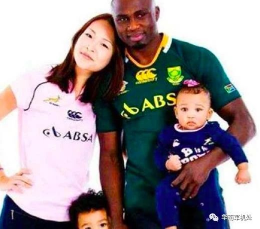 那个嫁给黑人拳王,3年生2个孩子的中国女孩,现在过得怎么样?