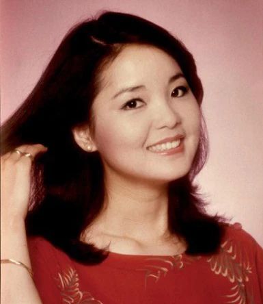 邓丽君30年后再唱这首经典老歌太美,太真,太陶醉!