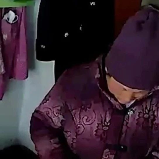 监控里的这一幕，瞬间泪崩......