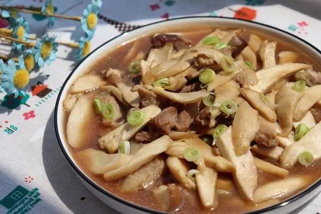 碰到它多买几斤，是菜又是药，养胃又便宜，每天吃点身体好