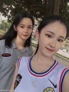 文明点！无毛之女，两个姑娘厕所吹牛,大牙都笑掉!