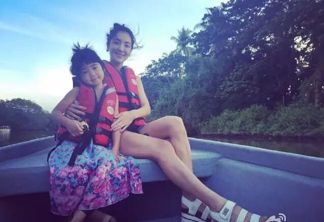 曹格女儿曾因丑被骂,如今美成这样!网友:天差地别