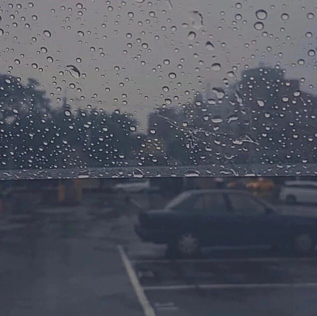 老宅听雨