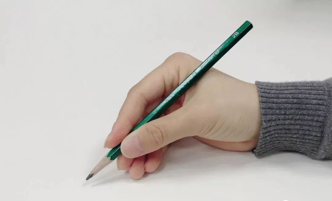 乐知舟儿童教育：一根皮筋，纠正孩子错误的握笔姿势(图7)