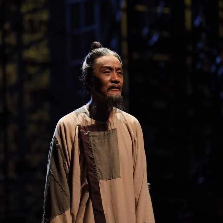 他生前只是个小人物，死后却被膜拜至今