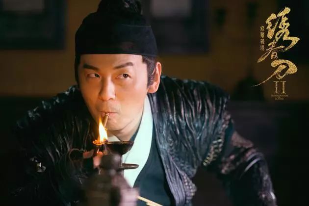 所以之前被雷佳音小眼呆萌形象圈
