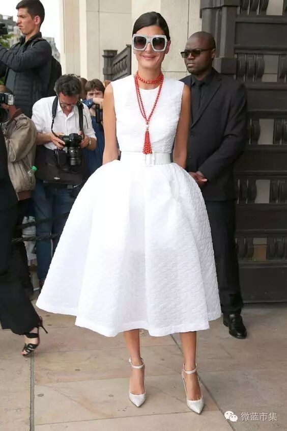 穿好秋天的红色，真的可以美的很动人