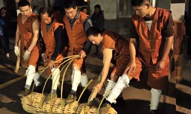 用脚踩制安化黑茶是否卫生？