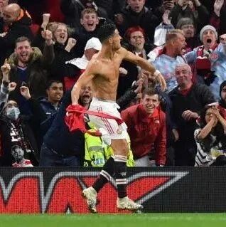 C罗读秒绝杀 超燃脱衣！