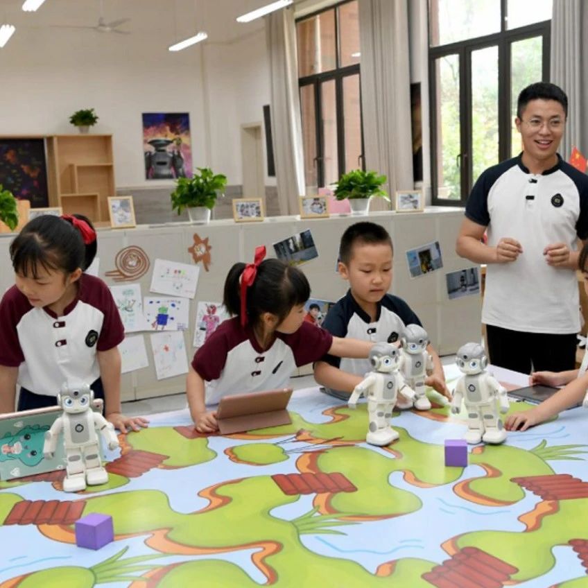 校园“延时服务”来了！课后“三点半”难题有何改善？｜视点深度