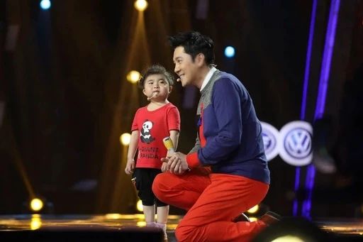 蔡国庆和儿子唱《我和我的祖国》,一大一小帅上天了!