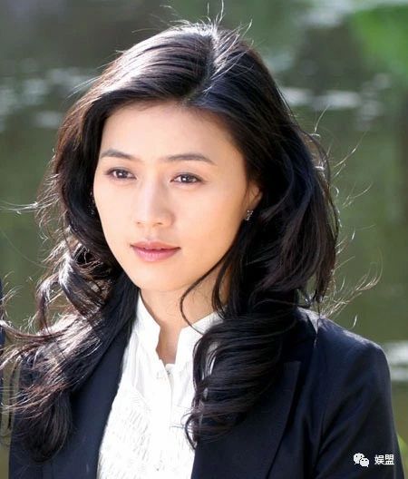 24岁开公司,29岁获影后,离婚后与女儿相依为命成这样