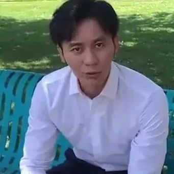 李晨近日首次现身,面容略显憔悴,婚戒消失,他要暗示什么?