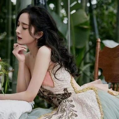 离婚4年，36岁杨幂身家狂飙50亿，再放豪言引热议：女人，为什么一定要爱自己？
