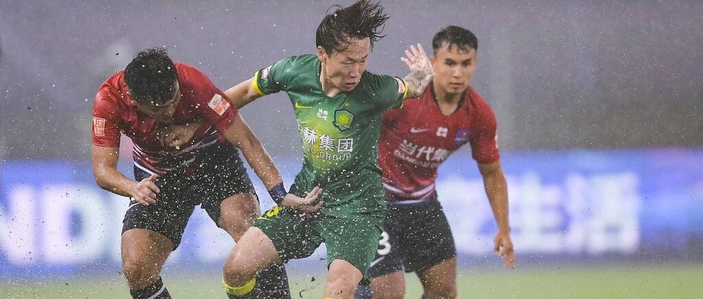 十人国安雨战2：1重庆，惊险赢得中超开门红！