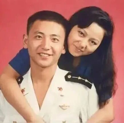 2026 王伟妻子特招入伍晋升上校儿子军校毕业：英雄血脉海疆守护三代传奇