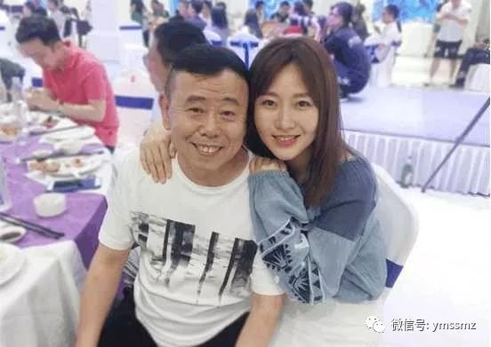 60岁潘长江女婿来头不小,身家十亿,送千万豪车给潘阳,儿子像姥爷