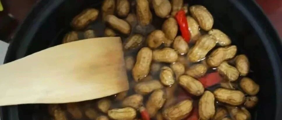 花生油脂多对血管不好？医生：不想血管堵塞，远离3种素食