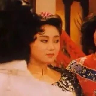 带你看看：利智当年有多魅惑？给郑少秋喂酒的样子让人恨不得以