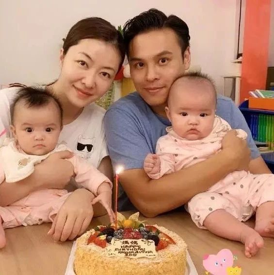 熊黛林晒全家照庆38岁生日,俩女儿颜值差距大,一个像爸一个像妈