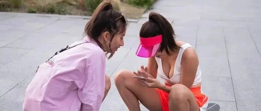 姑娘​不戴护膝，不好向未来的老公解释啊！