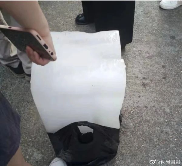 “车上天降用过的套套?!”妹子爆出现场照,5000好友都炸了!-微信头条网 “车上天降用过的套套?!”妹子爆出现场照,5000好友都炸了!