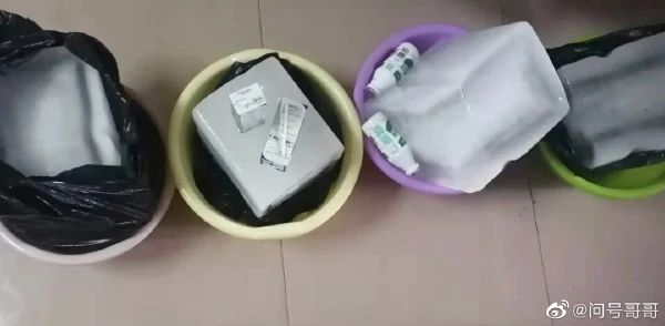 “车上天降用过的套套?!”妹子爆出现场照,5000好友都炸了!-微信头条网 “车上天降用过的套套?!”妹子爆出现场照,5000好友都炸了!