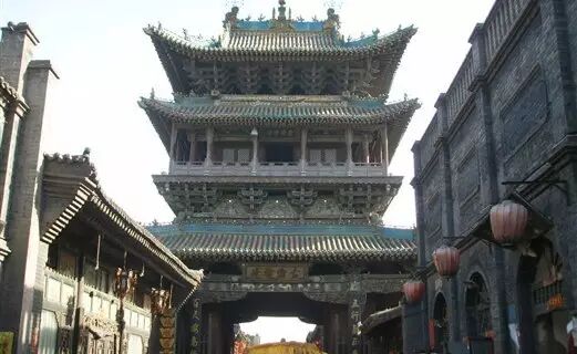 位于南大街的市楼金井