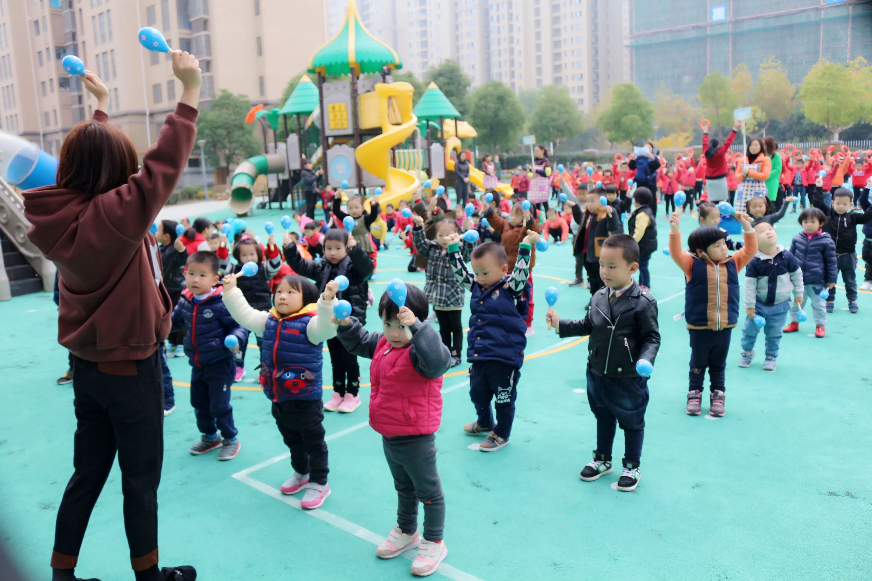 制作棍棒操器械 - 家园互动 - 杭州市德胜幼儿园