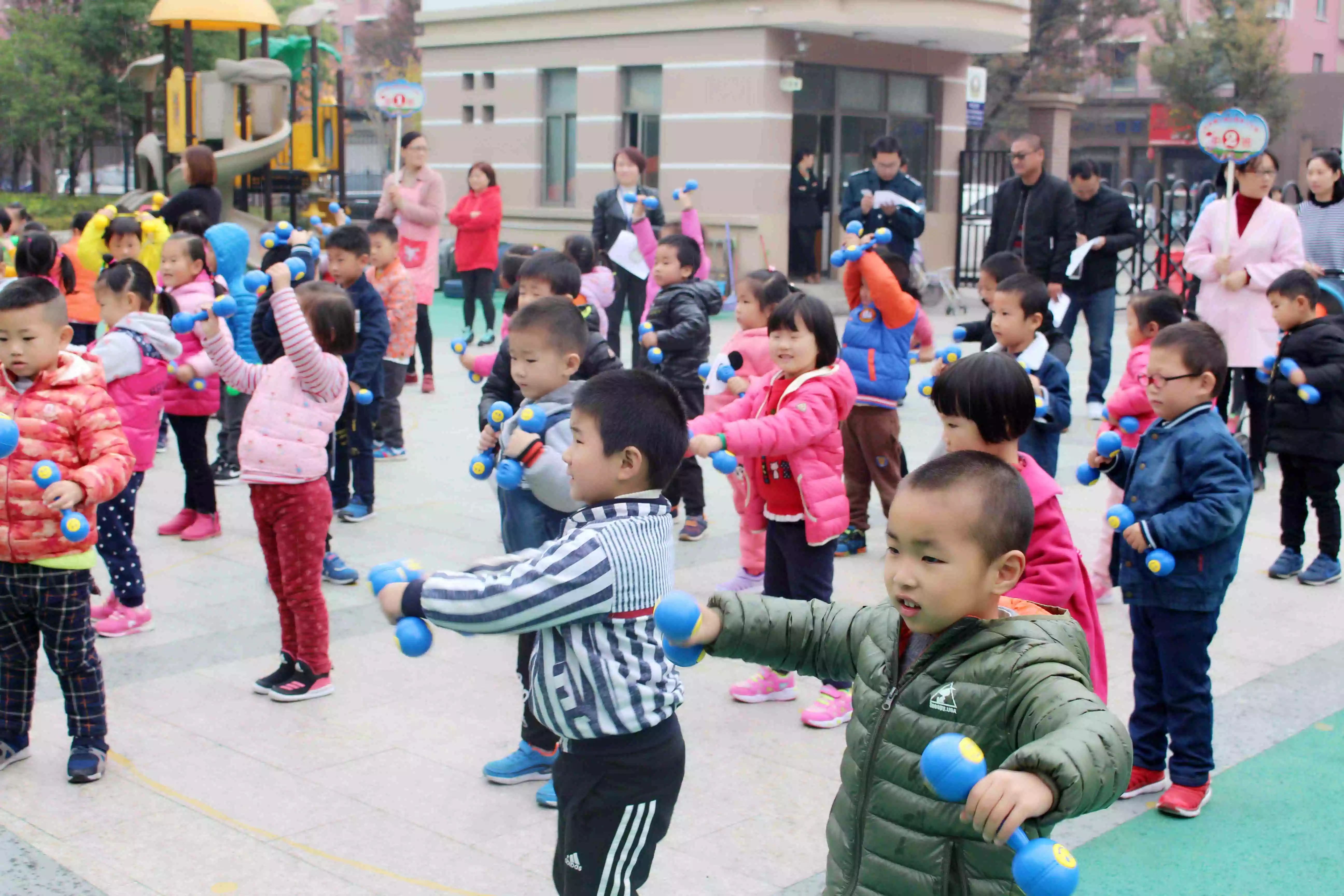 乐享童年 运动相伴 东江中心幼儿园举行器械操比赛