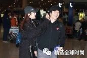 郑钧刘芸夫妇携手走机场,与大15岁老公穿情侣装,解锁恩爱新秀法