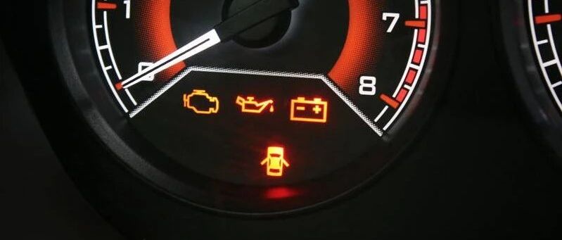 修车工：一旦仪表上这个灯亮了，别急着熄火，保命要紧