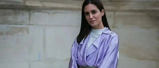 女人50岁以后，不管穿什么裙子，不要配这3双鞋，邋遢掉档次