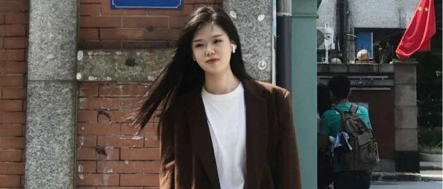 2021冬春又火了一种裤子叫“粽子裤”，拉风保暖，配大衣穿很高级