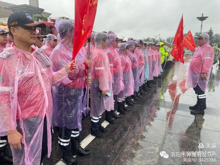 神鹰一直在飞……